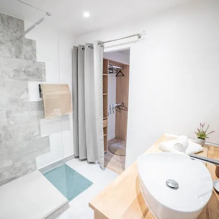 New Le Cocon-clim-parking-wifi- Terrasse Pros Conciergerie Appartement *